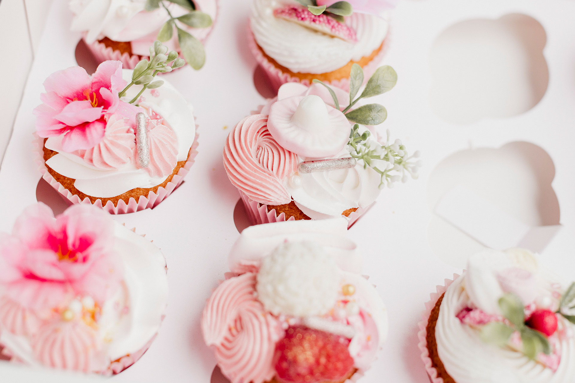 kraaktraktaties voor kraamvisite - cupcakes