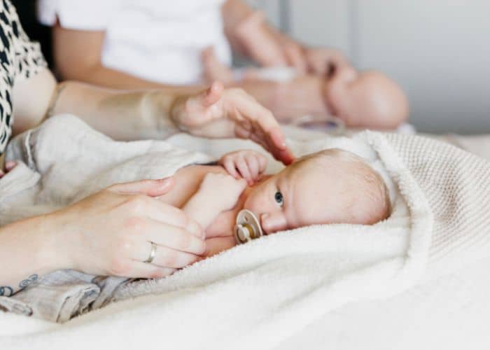 babymassage in de kraamweek 1
