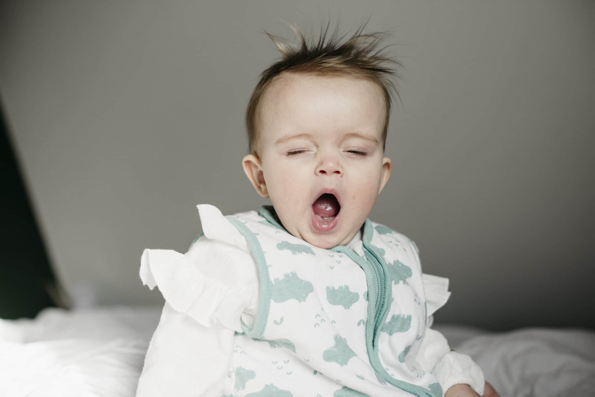 wanneer slaapt een baby door