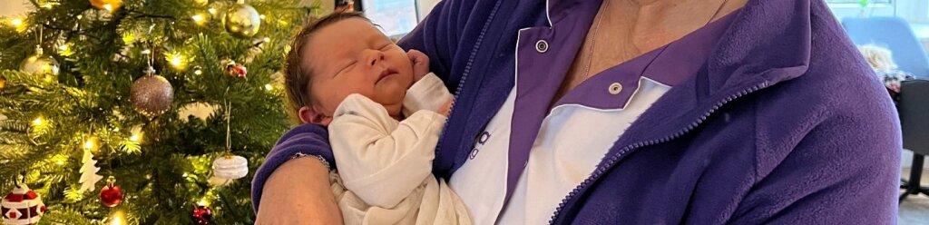 baby en kraamverzorgende naviva kraamzorg.