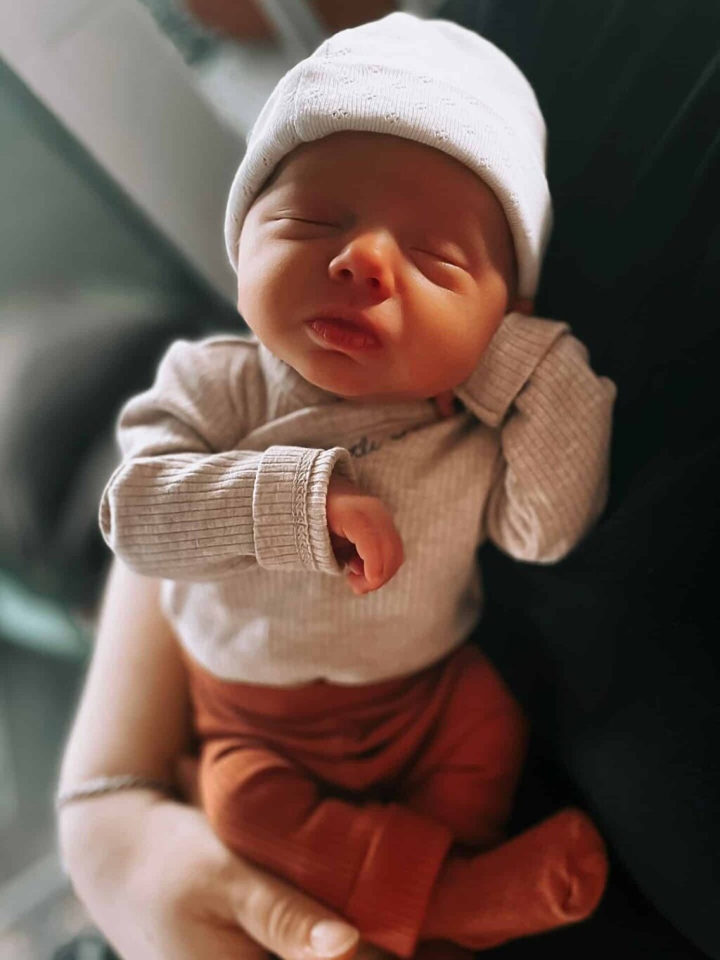 Pasgeboren baby Fien, begeleid door Naviva Kraamzorg.